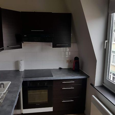 Central Yellow Apartment Брюссель Екстер'єр фото