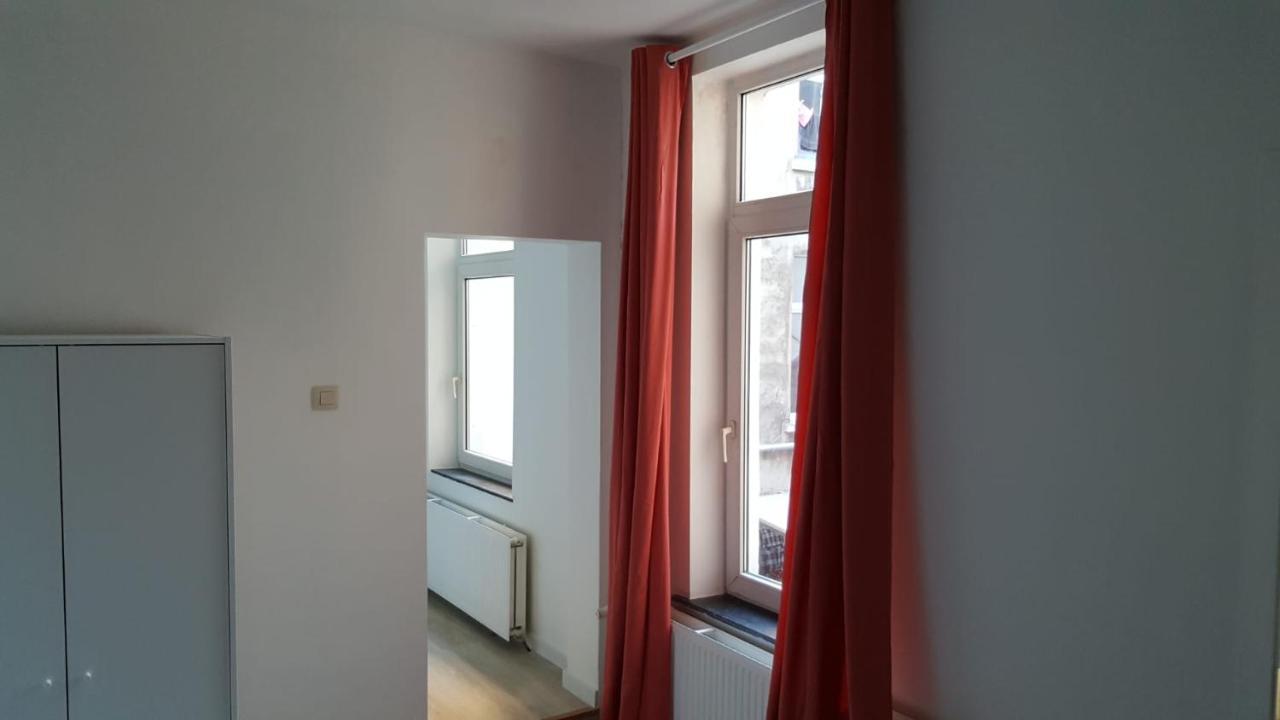Central Yellow Apartment Брюссель Екстер'єр фото