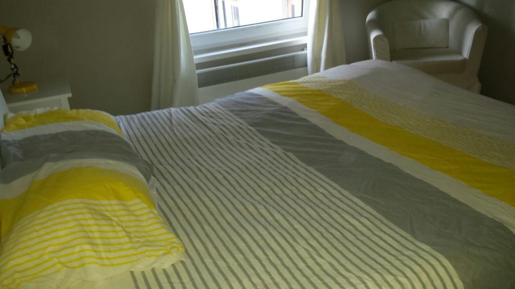 Central Yellow Apartment Брюссель Екстер'єр фото