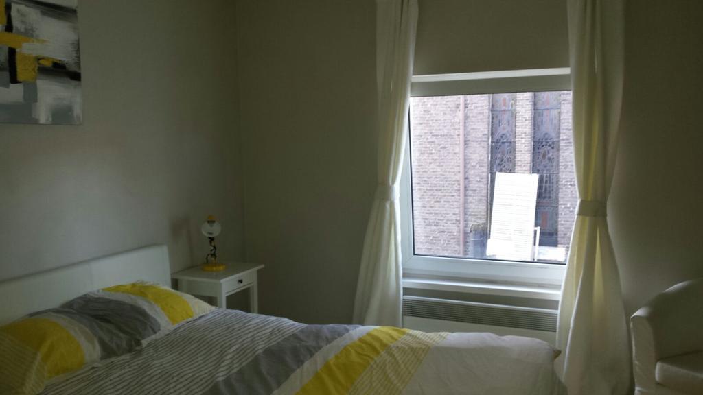 Central Yellow Apartment Брюссель Екстер'єр фото