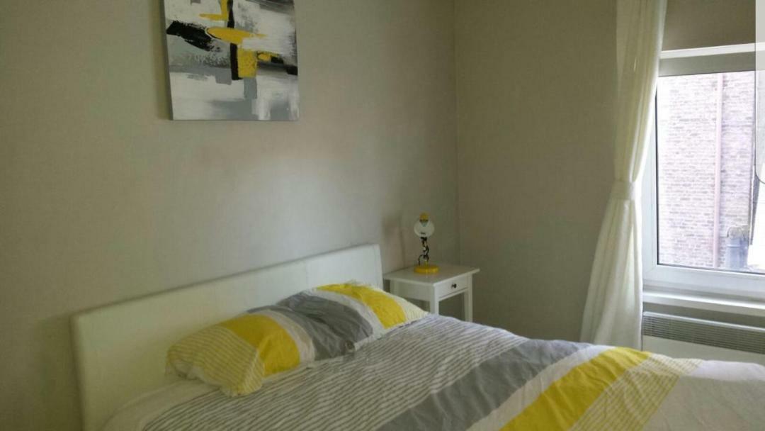 Central Yellow Apartment Брюссель Номер фото